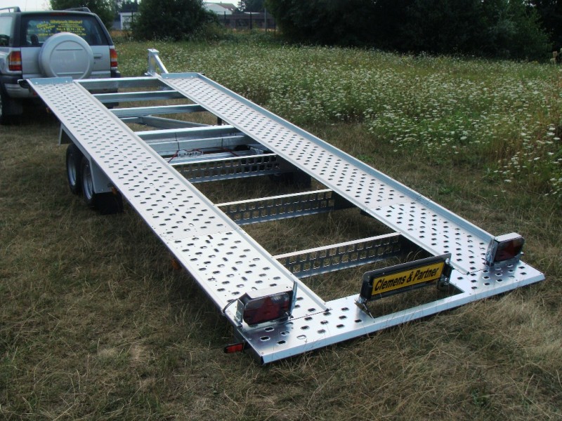 PKW Transportanhänger Autotransporter kippbar 3000 kg flacher Auffahrwinkel 100 km/h 4900x2010