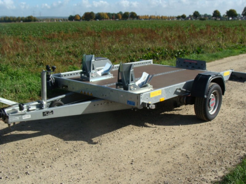 Absenkbarer 2er Motorradanhänger gebremst 1300 kg – 100 km/h 2510 x 1530 x 100 Nutzlast ca. 900 kg – 2