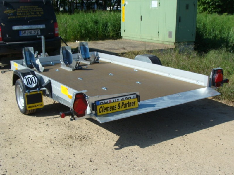 Absenkbarer 2er – 3er Motorradanhänger gebremst 1800 kg 100 km/h 3100 x 1765 x 150 Nutzlast 1400 kg – 3