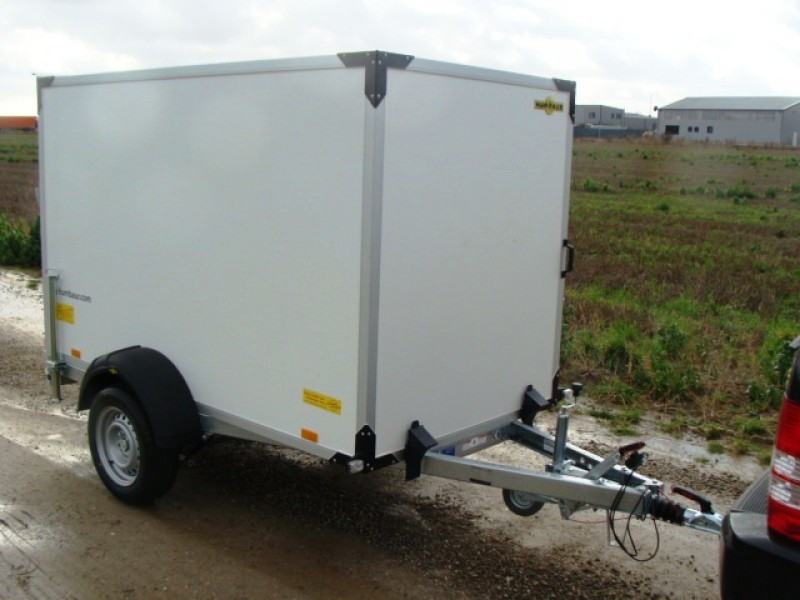 Geschlossener 1er Motorradanhänger 1300 kg gebremst abschließbar inkl. Wippe 100 km/h 2600x1350x1500 – 2