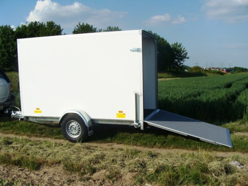 Geschlossener 2er Motorradanhänger 1500 kg gebremst abschließbar auch geeignet für Quad inkl. Wippen