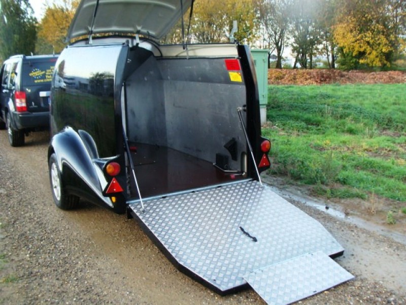 Excalibur Motorradanhänger 100 km/h Auffahrrampe 2610 x 1400 x 1520 mm Nutzlast 1000 kg – 2