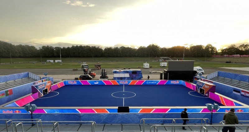 Mobiler Kunstrasen für In- und Outdoor Fußball  – 2