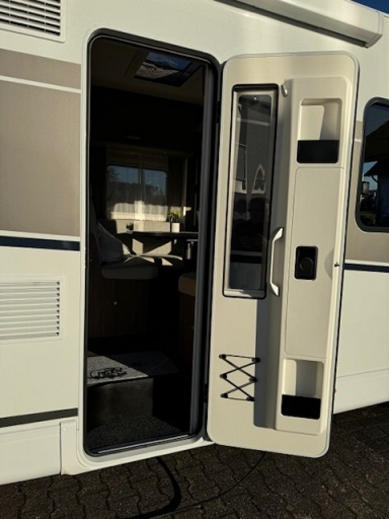  Neu in 2025 Wohnmobil der Extra Klasse: Carado I 449  Pro + 140 PS 8-Gang Autom., AHK. ALLE KM FREI – Thumbnail 10