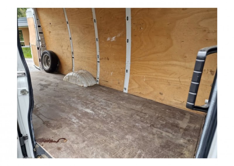 Bulli mieten Mercedes Sprinter PKW Transporter Kastenwagen – Thumbnail 8