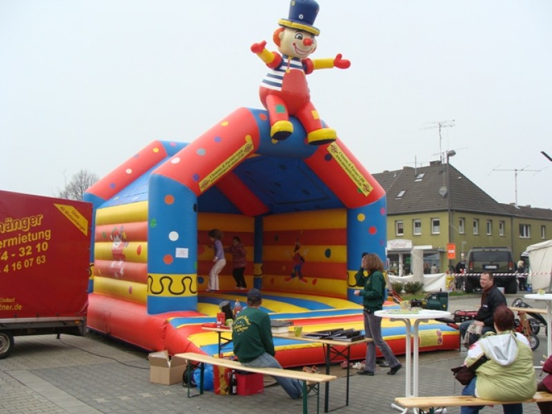 Profihüpfburg klatschender Clown