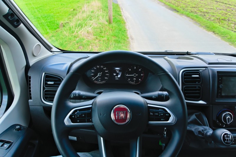 Wohnmobil Carado T338 mit Hubbett – Thumbnail 6