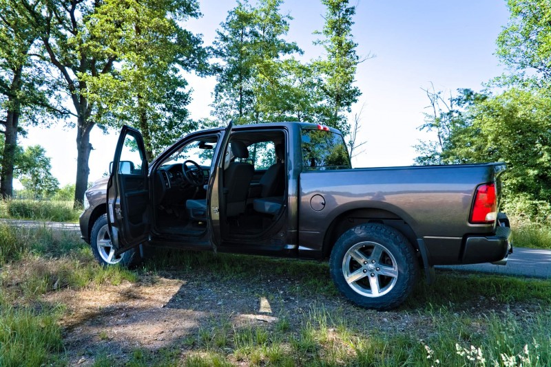 Dodge RAM 1500 (5 Sitze) 4x4 zum Selberfahren! – Thumbnail 6
