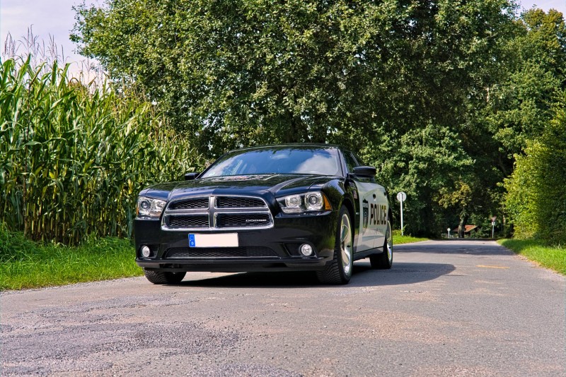 Dodge Charger RT/8 im "Police-Car-Design" zum Selberfahren! V8, 370 PS (271 KW), 5,7 Liter Hemi