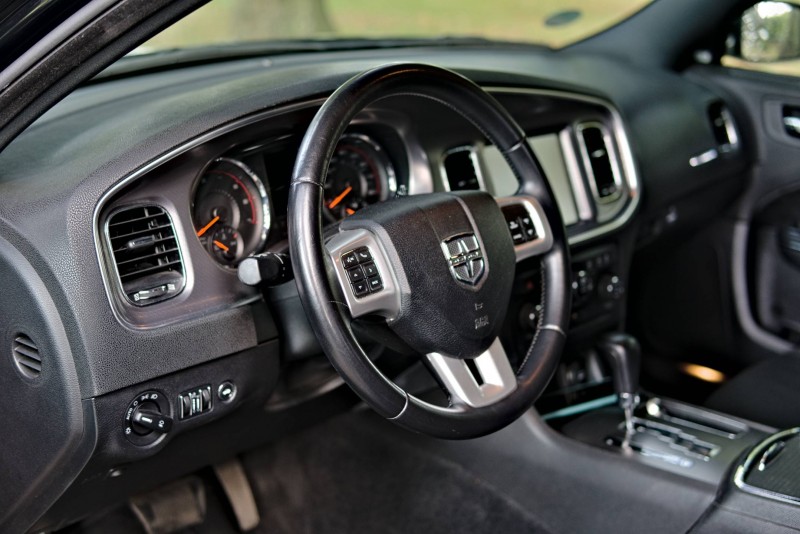 Dodge Charger RT/8 im "Police-Car-Design" zum Selberfahren! V8, 370 PS (271 KW), 5,7 Liter Hemi – 5