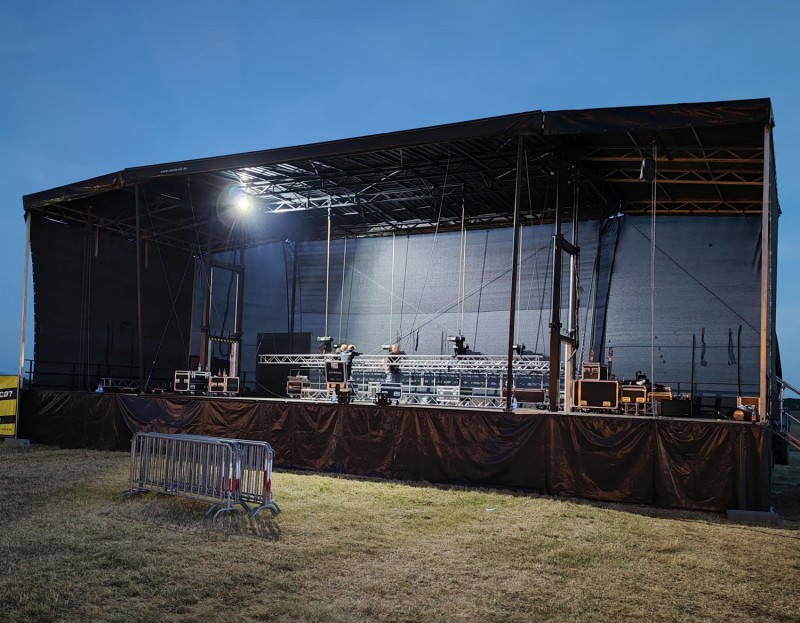 Mobile Show - Bühne 80m²-140m² - Bühnensystem "Smart Stage" für Stadtfest, Kundgebung, Konzert