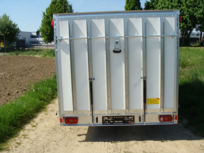 DER CAMPER Kofferanhänger abschließbar einachser 1800 kg AUFFAHRRAMPE SEITENTÜRE FENSTER 3 STECKDOSE – 4