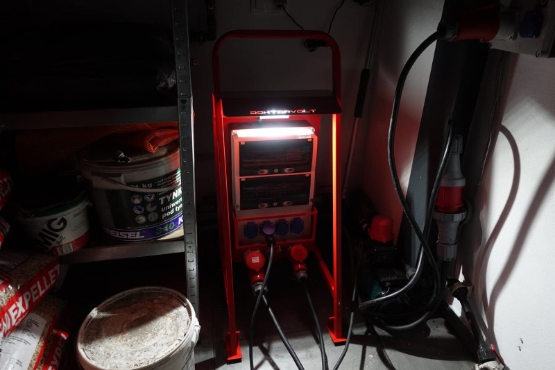 Baustromverteiler mit Ständer Stromstation Stromverteiler eXT S/FI SET 32A 2 x 16A 4 x 230 V – Thumbnail 8