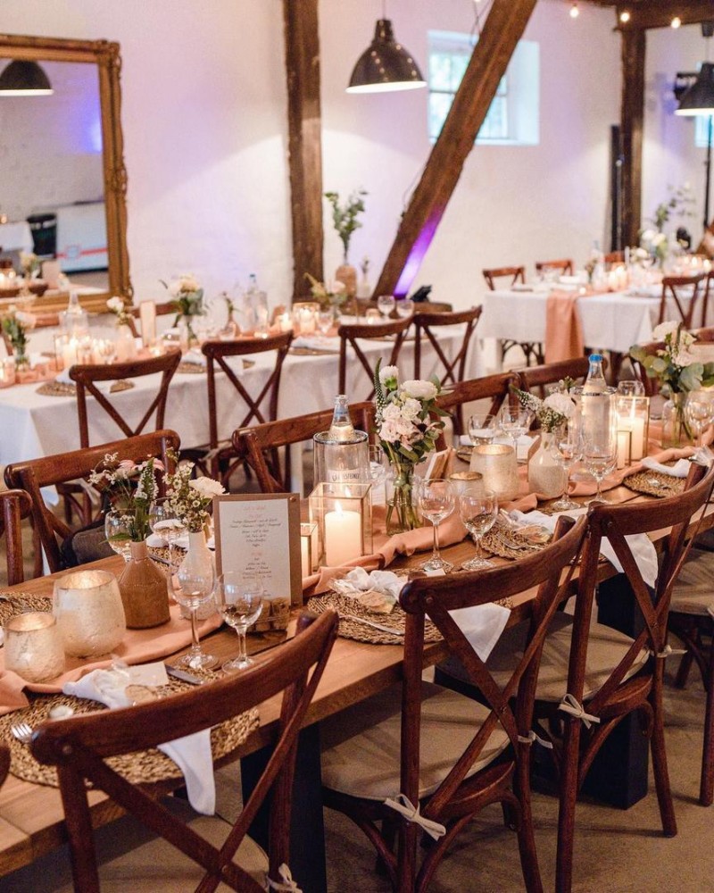 Exklusiver Crossback Stuhl mieten – Rustikaler Holzstuhl für Vintage-Hochzeiten & Events – 3