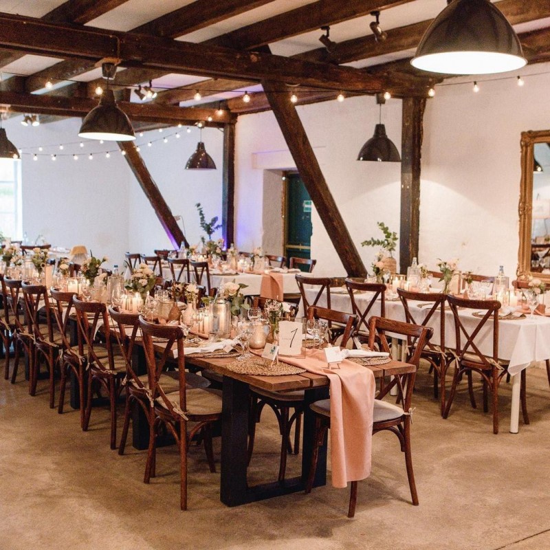 Exklusiver Crossback Stuhl mieten – Rustikaler Holzstuhl für Vintage-Hochzeiten & Events – 2