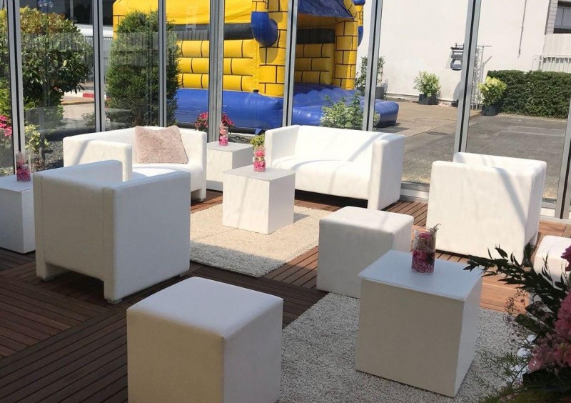Exklusives Loungesofa mieten (Weiß) – Elegantes Business-Sofa für Messen &amp; Events – 4