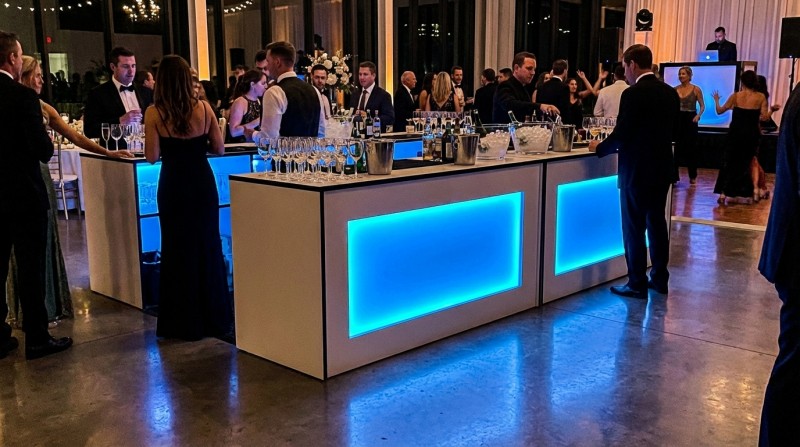 LED Bar mieten – Leuchtende Event-Theke &amp; Bartresen mit RGB-Farbwechsel für Ihr Event – 5