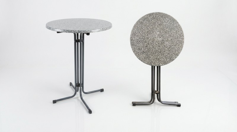 Stehtisch mieten (∅ 80 cm) – Klappbar, grau &amp; wetterfest – Optional mit Husse