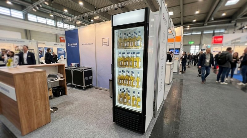 Glastür-Kühlschrank mieten (350 L) – XXL Flaschenkühlschrank mit Beleuchtung &amp; Schloss – 2
