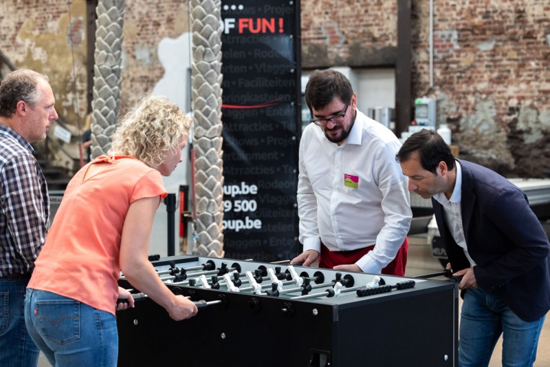 PROFI TURNIER-TISCHKICKER / TISCHFUSSBALL / KICKER – 5