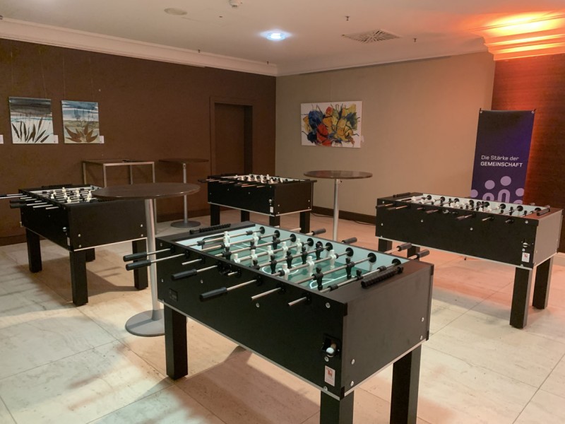 PROFI TURNIER-TISCHKICKER / TISCHFUSSBALL / KICKER
