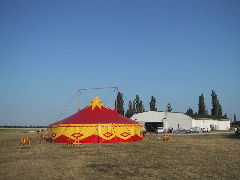 Zirkuszelt mit 14 m 156qm