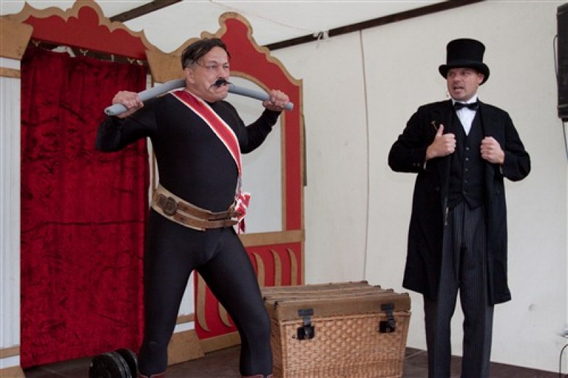 Nostalgischer Jahrmarkt , Jahrmarkt , Drehorgel , Flohzirkus ,  Marktstände , Jahrmarktspiele – Thumbnail 6