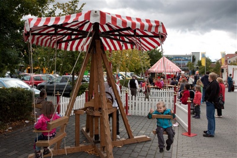 Nostalgischer Jahrmarkt , Jahrmarkt , Drehorgel , Flohzirkus ,  Marktstände , Jahrmarktspiele – Thumbnail 9