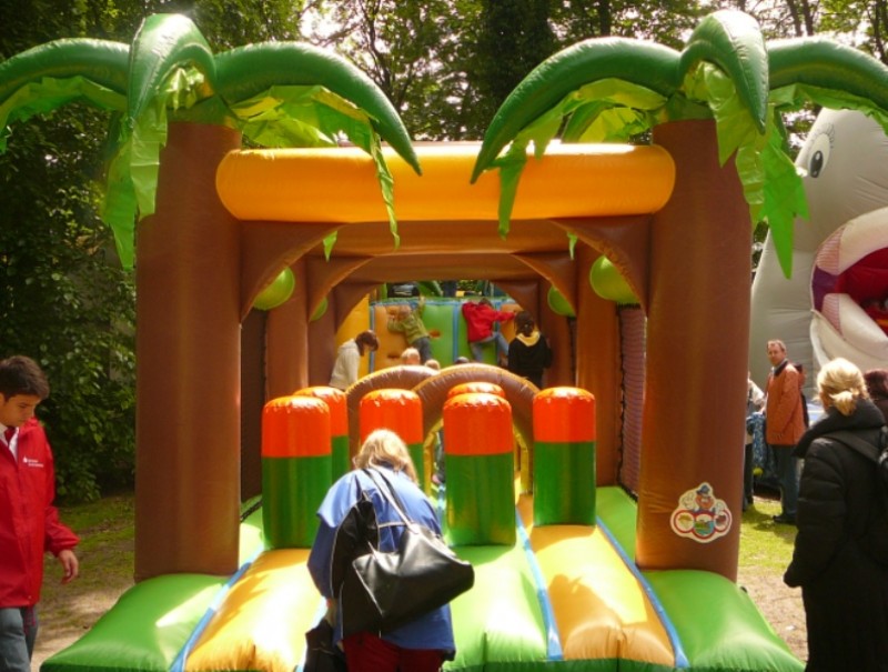 Hindernisbahn Dschungel / Hindernis Parcour / Luftkissen / Hüpfburg / Kletterbahn 