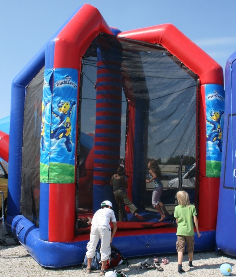 Jump & Hit / Energyzone / Klett / Sprung Wettkampf / Luftkissen / Hüpfburg – 2