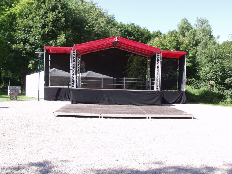 Bühne mit Sattel Dach 6x4-24m² für Stadtfest, Kundgebung, Präsentation, Roadshow, Events &amp; Konzerte