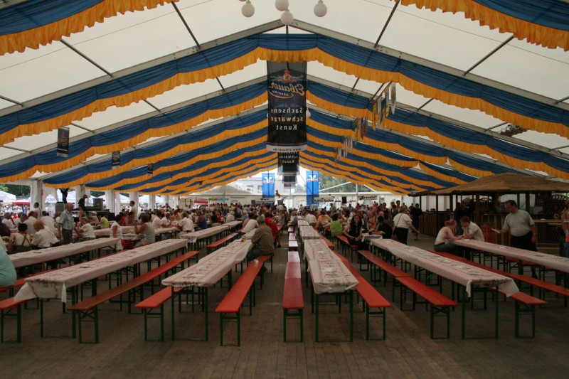 Festzelt: 25m x 50m x 3m – 2