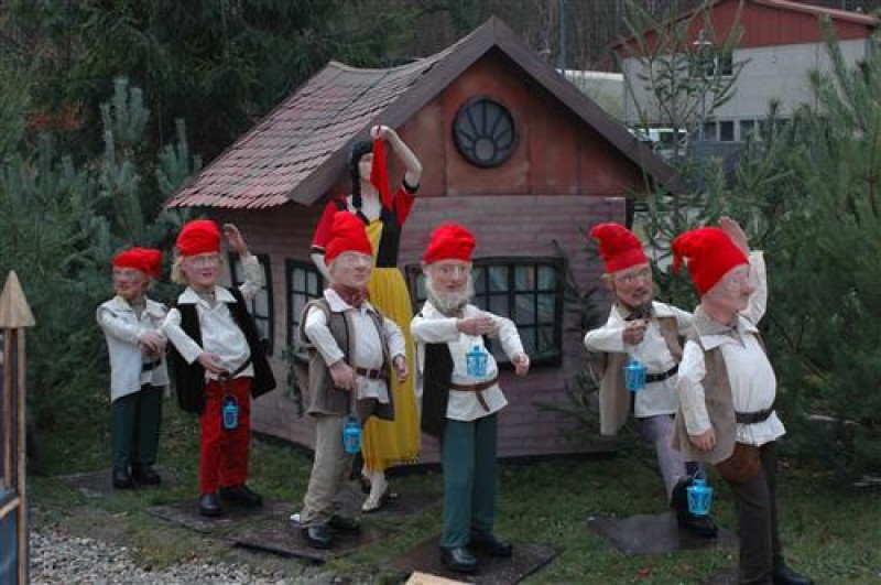 Märchenszene 7 Zwerge mit Schneewittchen , Märchen Dekoration , Weihnachten – 2