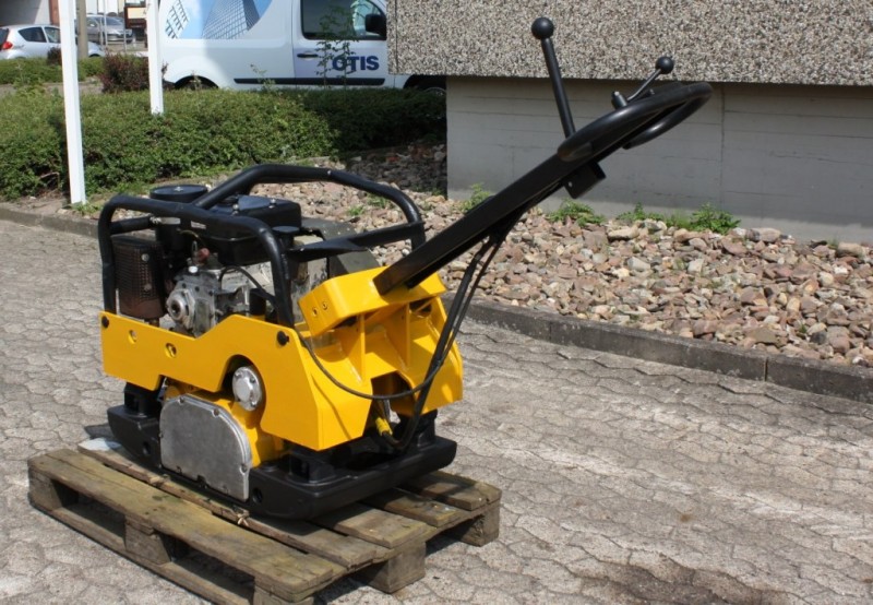 Vermiete Rüttler / Rüttelplatte / Vibrationsplatte 100 / 400 & 620kg