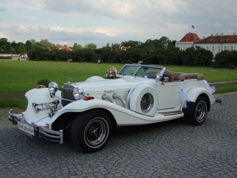 Exklusive Oldtimer für Hochzeiten: "Excalibur" oder "Imperial" Cabrios.