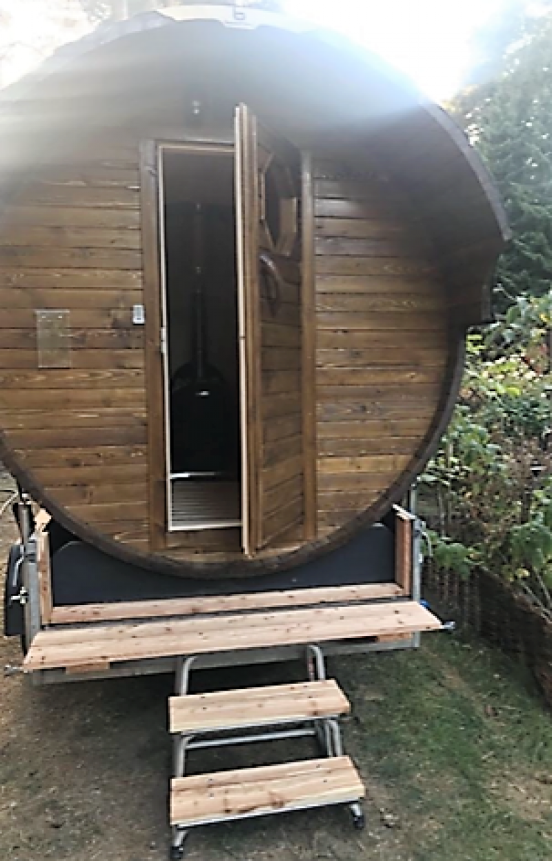 mobile Sauna Fasssauna Sauna mieten Saunaanhänger Saunatrailer