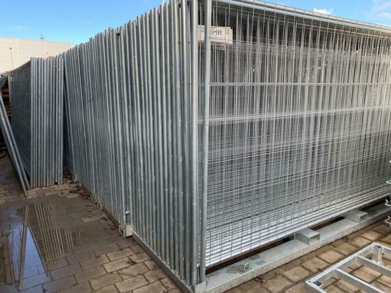 Bauzaun Element 3,5 x 1,8m mit Fuss